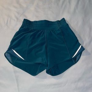 lululemon never worn blue borealis size 0 hr hotty hots 4 inch